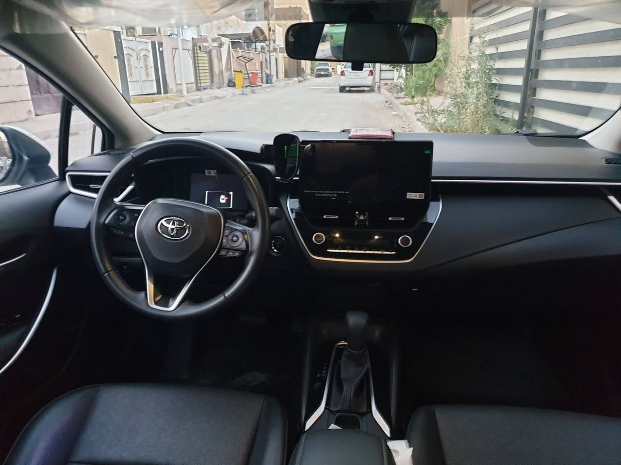 كورلا  ٢٠٢٥ 
 خليجي  
 عداد المسافه 24000 km وقابل للزياده 
 الموديل 2025
 سعة المحرك 1,8L
 مرتبط بناقل حركة أوتوماتيكي 
 عدد AIR BAG 8
 سلايد رووف
 لايت زينون + LED
 حجم الاطار 205/55R16 
 ويل كب 16
 مفتاح التشغيل بصمة
 دشبول ديجيتال 
 شاشة اصلية
 كاميرا 
 المقاعد جلد اصلي
 تتسع المقصورة ل 5 ركاب
 مثبت السرعة Cruise
 تحديد المسار
 المودات والأوامر الصوتية
 فحص أنظمة السيارة 
 حساسات ضغط اطارات 
 تبريد شاشة
 قطعتين تبريد
 هاند بريك بصمة
 نظام مانع الانزلاق 
ا ISOFIX    ايزو فكس
 اوتو هولد Auto Hold 
 اشارة في المرايا الجانبية
 مخرج منفذ الطاقة
 ا  Bluetooth 
 تطعيم الدواخل ألمنيوم 
جام تغليف عازل حراري 
ارضيات حوضيه 

الهاتف ***********
ملاحظه يوجد ضرر بسيط بالجاملغ الخلفي الايمن  موضح بالصوره
