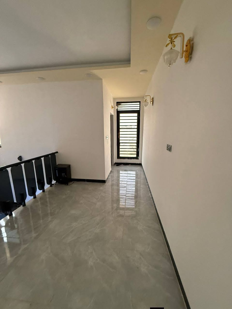 ‏#بيت_للبيع_بشارع الصب عمود 335مقابيل جسر الشهداء 
#مساحة_100/م
‏#السعر_65 مليون مع المجال ومع الاثاث  الشراي يجي ويشوف بعينه ويدلل 
‏#بناء_فول_الفول_درجة_أولى_معنى_الكلمة
‏#طابقين_سطح_البيت_مسقوف
‏#سندويج_حدادية_درجة_اولى
‏يتكون_الطابق_ البيت بناء هندسي متعوب عليه فول الفول درجة أولى مغلف 
‏العنوان النجف الأشرف عمود 335بشارع الصب مقابيل جسر شهداء بشارع كربلاء عمود 110 ا  (المطار) كافة الخدمات متوفرة يمه 
‏مدارس حكومية + صيدليه +سوق قريب +ماء +كهرباء +اناره شوارع ليليه  
‏منطقة غنية عن التعريف هادئة ناسه كله طيبة سوق + خط كيات عسكري گبل 
#للتواصل_اكثر_والاستفسار
#الاتصال_على_الارقام_التالي
/واتساب فقط وبخدمتكم***********
