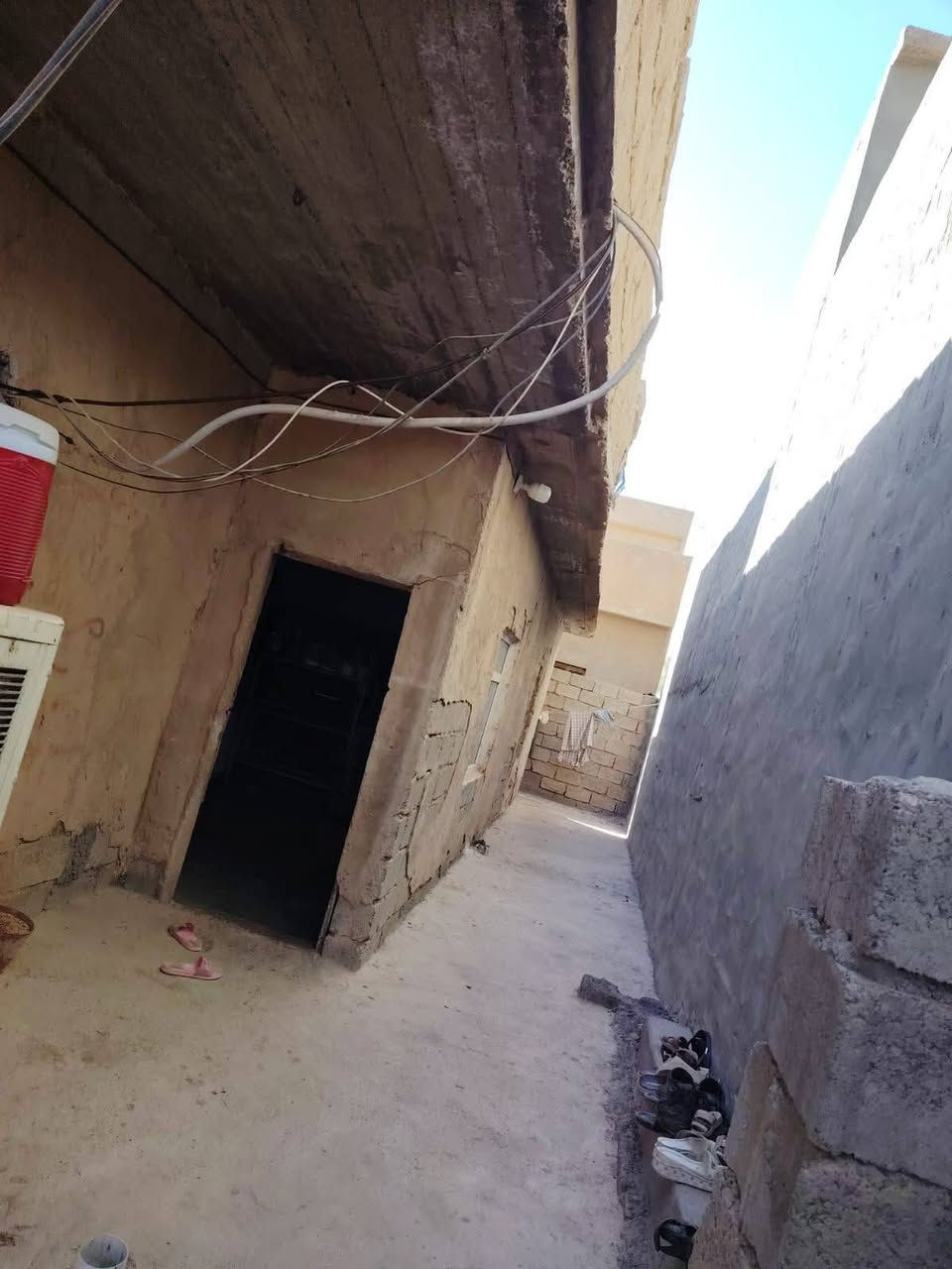 اعيد النشر سبب الوعود بيت ٢٠٠ متر طابو صرف قريب على دائر مرور نهايه شارع التربيه مجاري وتبليط جاي يشتغلون بيها شارع عرض 15 متر للبيع السعر 42 وبي مجال قليل البيت بسمي تحويل مباشر طابو ٢٥ طلعته جديد *********** رقم هاتف
