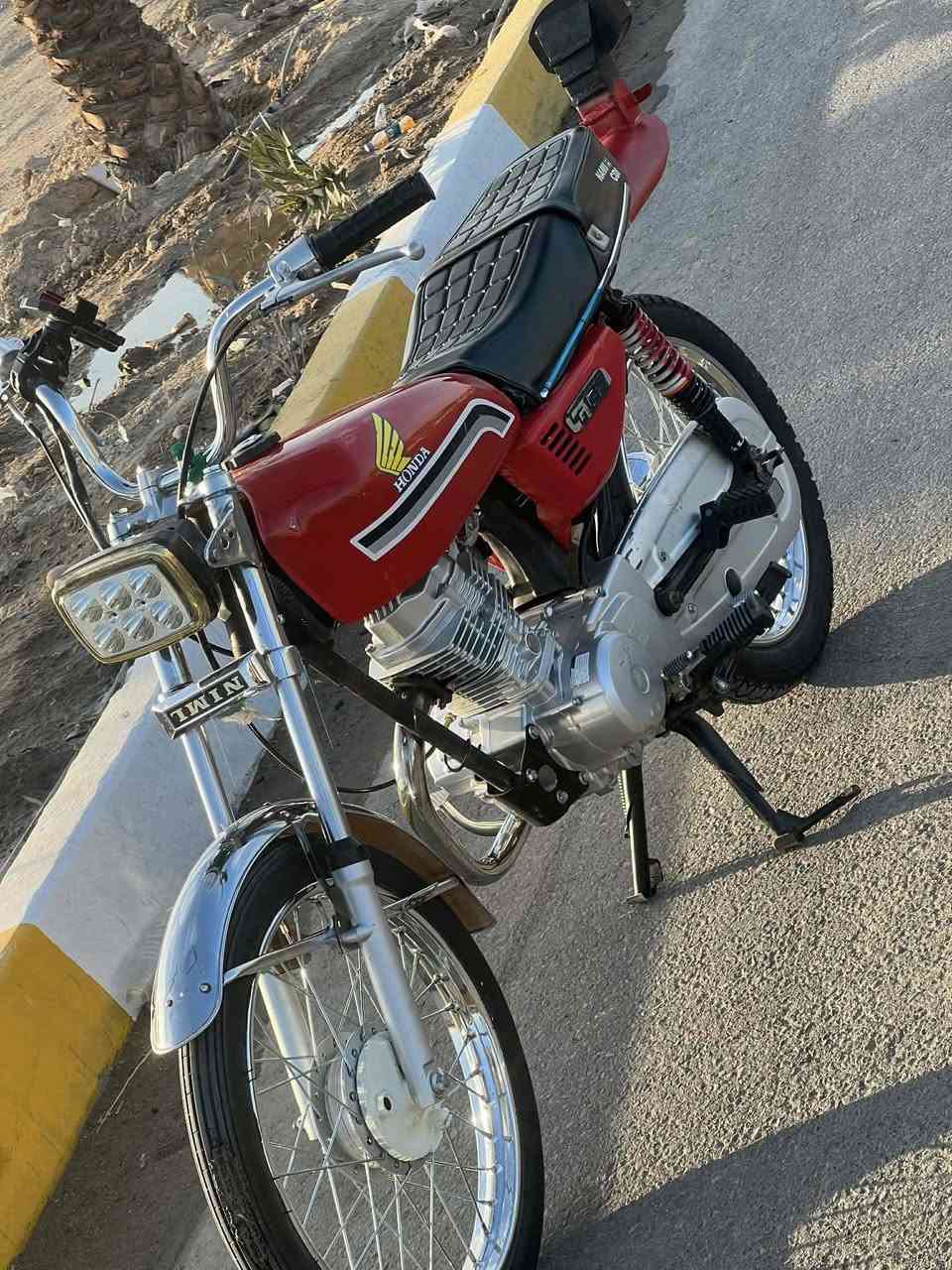 السلام عليكم للبيع نامه شلامجه 25 كلك كلك مكفوله مكاني طريق كربلاء نجف عمود 948
رقمي ***********
