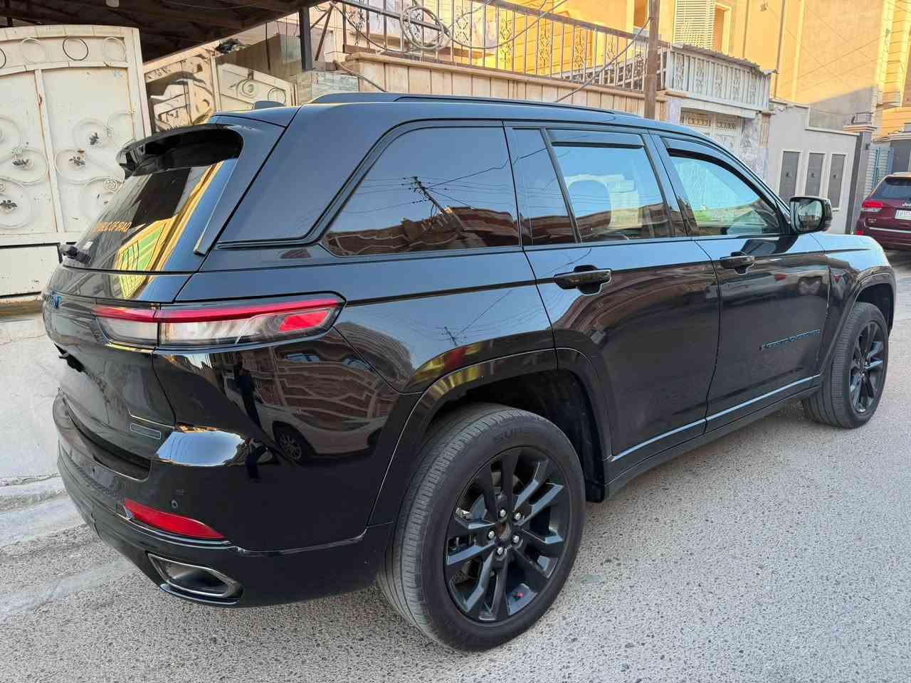 ‏  Jeep Grand cherokee 4xe
موديل2023 .. 4x4 هايبرد
ماشية  140 
الداخل لونين مطعم بصاج
إنارة داخلية LED 
5 راكب 
‎3 انضمة بنزين +هايبرد +كهرباء
#مواصفاتها
.  
.بصمه تشغيل عن بعد
.دمام خلفي
.كشنات جلد
.كشن السايق ميمري
.كشنات كهرباء
.صندوق كهرباء
.حساسات خلفيه 
. قطعتين تبريد 
.اشاير بالمري
.رادار امامي
.رادارات 360
خمسة وضعيات قياده
. بنوراما فتحتين
. كير ماوس
. نظام منحدرات
. هيترات بالكشنات 
.ويل كب اسود
.لايتات لد
.بكلايت لد
.كشافات
.بصمة ابواب
. نضام توقف ذاتي
فول مواصفات 1/1  بعد بيها مواصفات
الحادث جاملغ وبنيد
السعر 28 وبيها مجال
للاستفسار اكثر الاتصال على الرقم

***********
