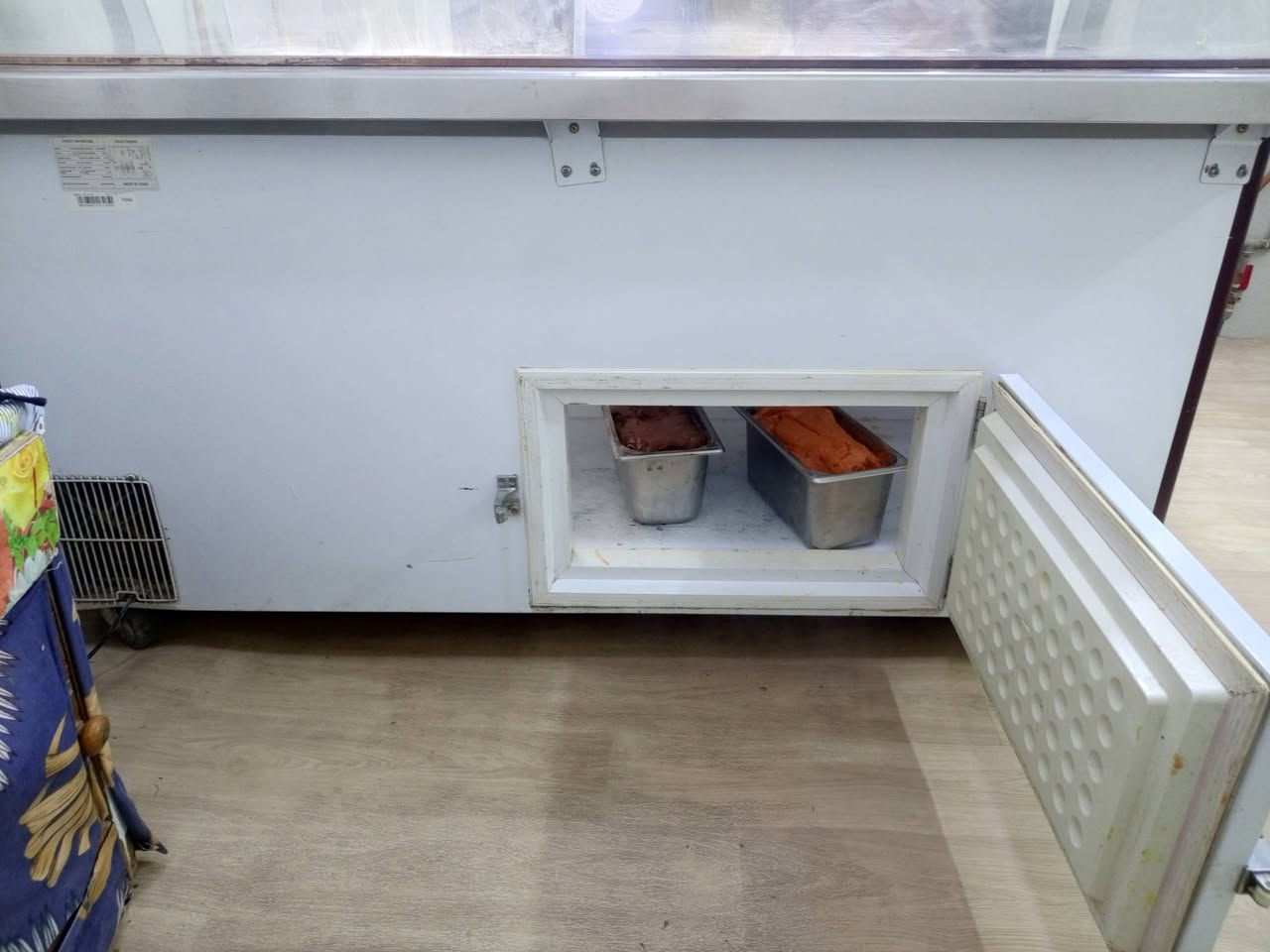 السلام عليكم شباب عارضه تركيه نظافته 90% تحوي على خزان كبير مكاني بغداد حي جهاد هاتف *********** وات ساب
