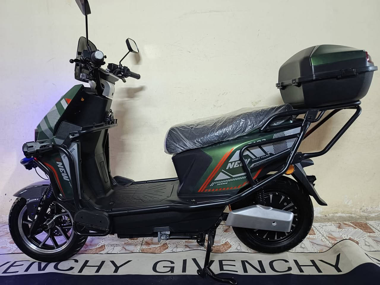 السلام عليكم ورحمة الله وبركاتة...
دراجة الصقر King  جديدة لوك اخت الزيرو موديل 2025استلام 2026

بطارية ليثيوم فوسفات الحديد 30A 72V

ملف 2000W

3تحويلات سرع

السرعة الحقيقية مع الوزن 80

تمشي بلشحنة الوحدة 90كيلو

نظام البكRالرجوع الى الخلف

نظام البارك P

MB3بلوتوث

شاشةTVTديجيتال نظام تحديد الأعطال والاعدادات والتنبيه
 وعرض الاعدادات

تشغيل سويج +بصمة +جهاز الانذار وقفل الامان 

لايت عالي ناصي زنون... سكن لايت نشرات متغيرة ألوان... بلوجكترات زنون ونشرات جانبية... اشاير يمين يسار... سطاب لايت لد بخاري... هورن

تايرات حجم 12العالي

منفذ شحنUsb

شاحن ذكي يدعم الشحن السريع والفصل التلقائي عند امتلاء البطارية بلشحن

بريك امامي خلفي دسك هيدروليك نظام Abs

مساحة تخزين واسعة

السعر ٩٧٥ ألف وبيهة مجال قليل للشراي

العنوان العطيفية قرب جامع براثا

رقمي***********
