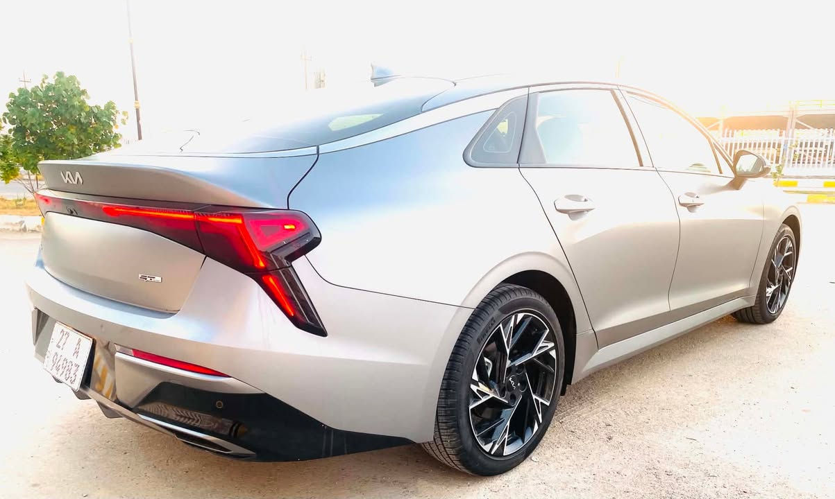 السلام عليكم للبيع كي فايف  K5 GT LINE
موديل 2025 الشكل الجديد ماشيه 4 الف دخول جديد يعني اخت الزيرو ومكفوله كفاله عامه من كلشي فقط تقرير غرق وشغاله 100/100  وتاخذ شرط الفحص وصور التقرير موجوده بالمنشور  مرقمه شهداء ذي قار وكاله عامه بسم المشتري لون اسمنتي الطافي  MAET
محرك 2500 تنفس  طبيعي 
جيتي لاين فول……...للاخير 
مواصفات جلد لونين
رادار امامي وجانبي 
وحساس امامي وخلفي
ويل كب حجم 18
لد امامي وخلفي ولايت زنون اصل 
كامره وشاشه متصل وتشغيل عن بعد وبصمه وسايد بريك بصمه وشحن واير لس
انظمه قياده _ مثبت سرعه _ مانع انزلاق _ مانع انحدار 
للاتصال ***********
مكاني الناصريه حي المعلمين قرب مجمع الراهب
