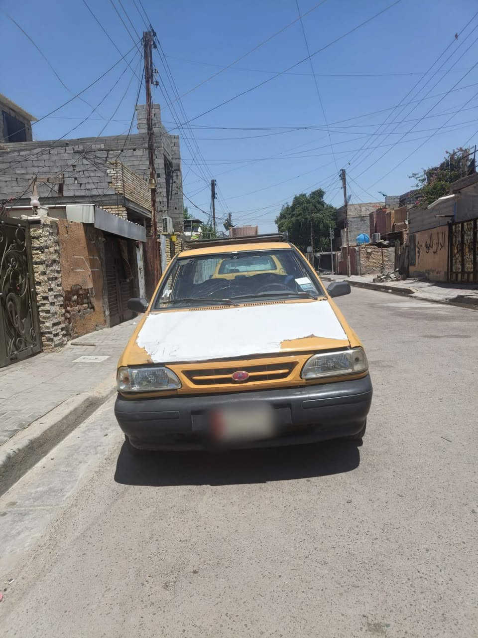 موديل ١١بغداد سنوية عظم عاج ابيع كوم حديد وصاحبهة ماندلة بكربلاء فقط السلف واكف والسيارة واضحة بالصورة ***********مكان السيارة الحسينية مال راشدية 
السعر١٢٠٠٠٠٠ مليون ومئتين
