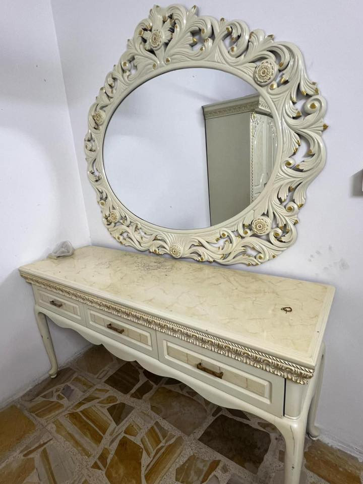 غرفه نوم نظيفه مكاني بغداد سعره 550 وبيهه مجال
***********
