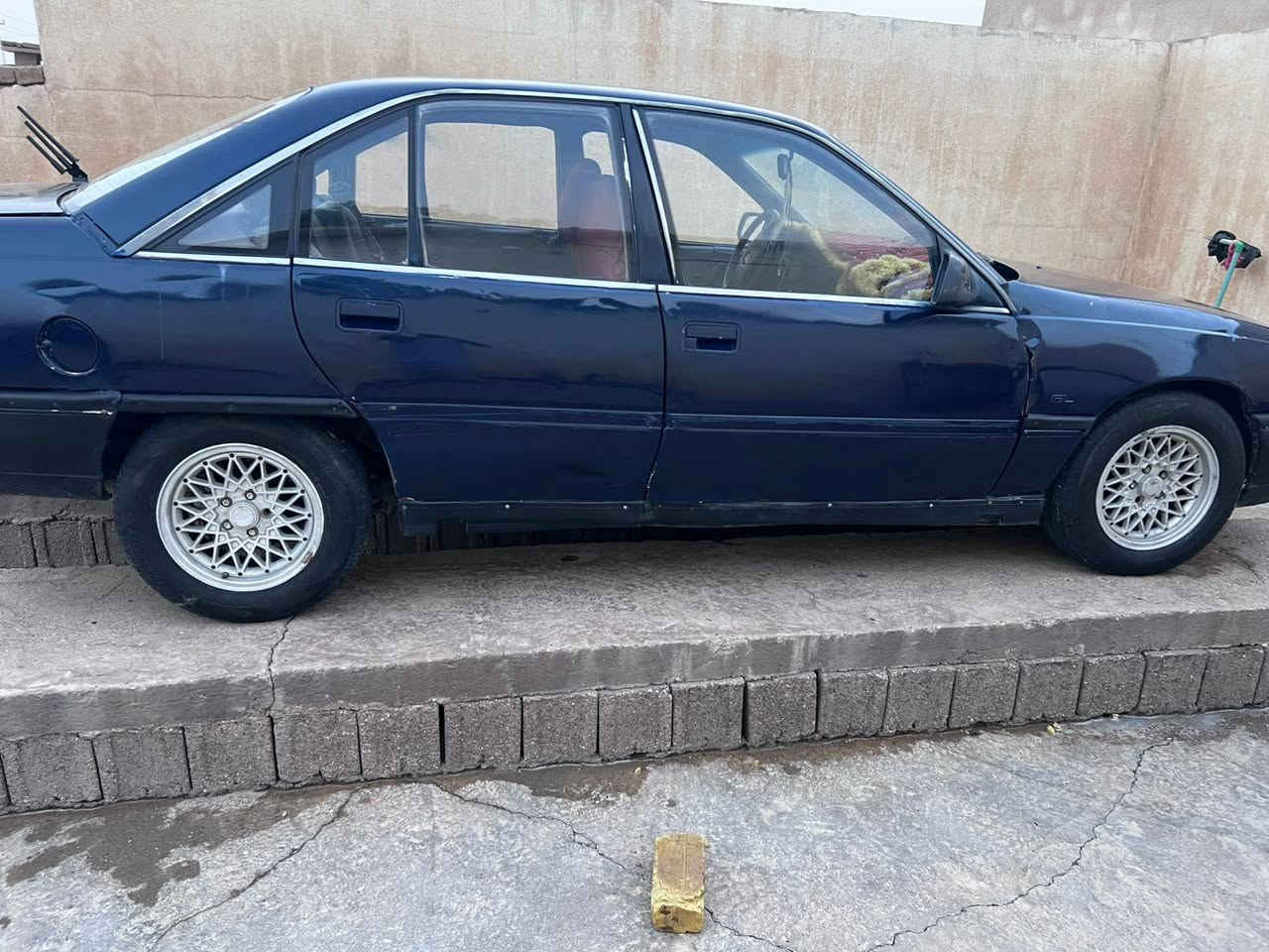 اوبل اؤميكا
كير عادي
مكينه ٢٠٠٠ مكفؤله لا كص ولا تبخير
كهرباء كلهن شغالات
مسجل ٤ سماعات
صدر جديد 
مصبؤغه 
مابيه خياساات سياره حلوه وخير من الله صرف بانزين انساها
رقم نجف سنويه ساقطه صار ٦سنوات
مداؤر ثاني يؤم 
رقمي ***********
السعر ٢٥ بيها مجال
مكاني الكوت الموفقيه

