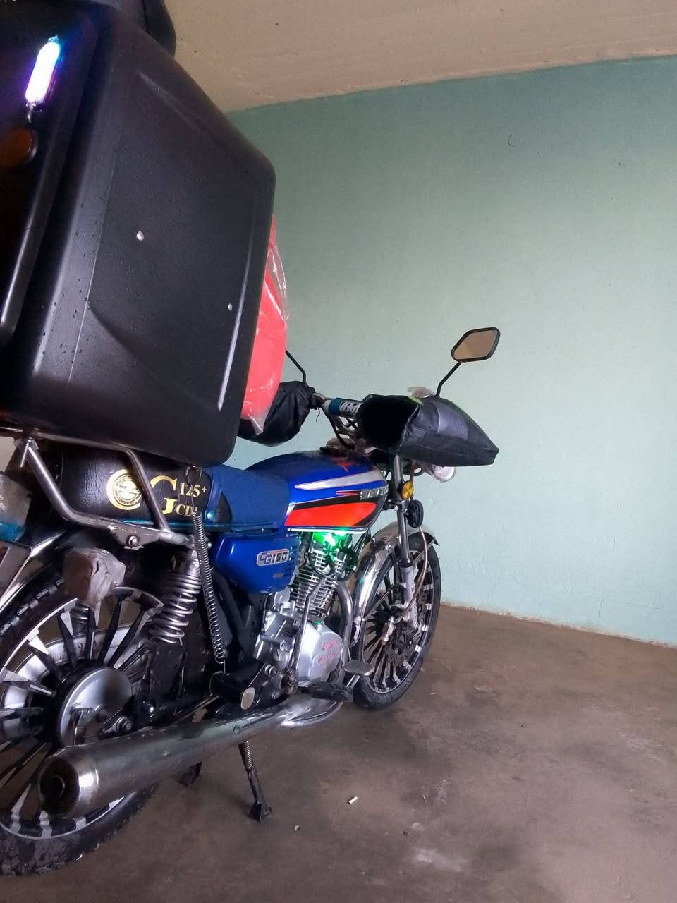 مكلف بلنشر،  بيع مستعجل دراجه سيفان مرقم موديل 23 محرك شرط ما مفتوح  دراجه جاهزه هيه والبوكس والخوذه وياها وكل هذا وسعرها(مليون و370الف)  حض وبخت دراجه جاهزه مجهزه المكان تكريت  للأتصال ع  الرقم(***********)
