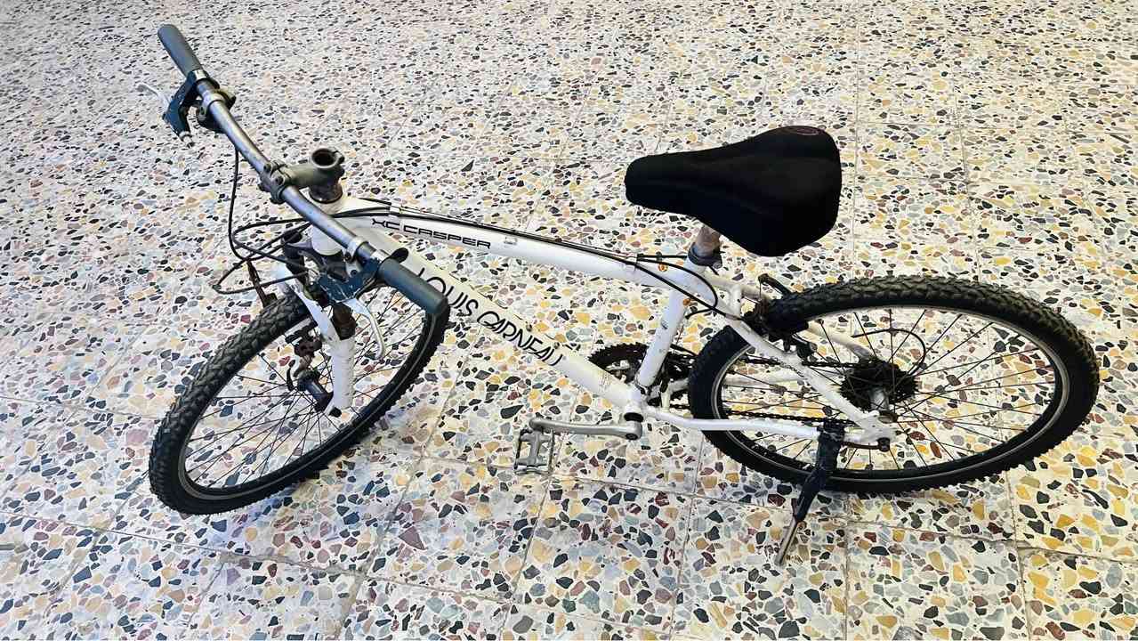 السلام عليكم
دراجة هوائية  ماركة
LOUIS GARNEAU النوعيه
حجم 26
بدالات السرعه 2x7
فول المنيوم خفيفه جداً 
السعر 150 آلف وبيها مجال عمارة, ميسان


**إذا كنت صاحب هذا الإعلان وتريد حذفه لأي سبب، رجاءا أرسل رسالة إلى الدعم الفني**