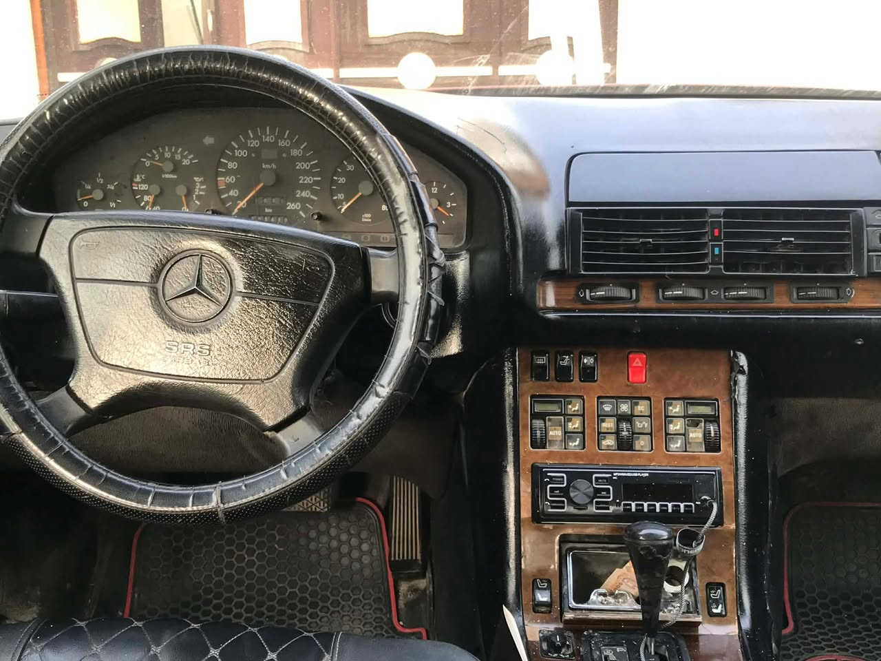 للبع مارسيدس شبح موديل 1993 لون ماروني كرزي كير محرك vvt  مكفولات  السعر 42 $ رقم انبار مشروع وطني صدر امامي خلفي جديد دبل جام تخم تاير مصبوغه عام بدون ضربه بغداد اليرموك ***********
