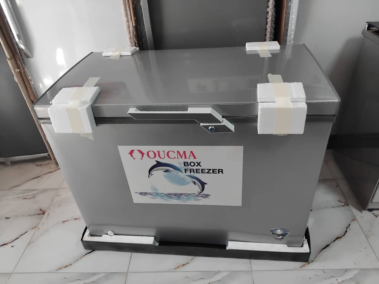 السلام عليكم 
مجمده جديد نوعية توسوت حجم 14 ضمان سنه سعر 300
مجمدة جديد نوعية هيتاشي حجم 6 ضمان سنه سعر 150
مكان بعقوبه شارع تحرير بهزر مجاور قاعات بيانو مقابيل مستشفى الحياة استفسار ***********
