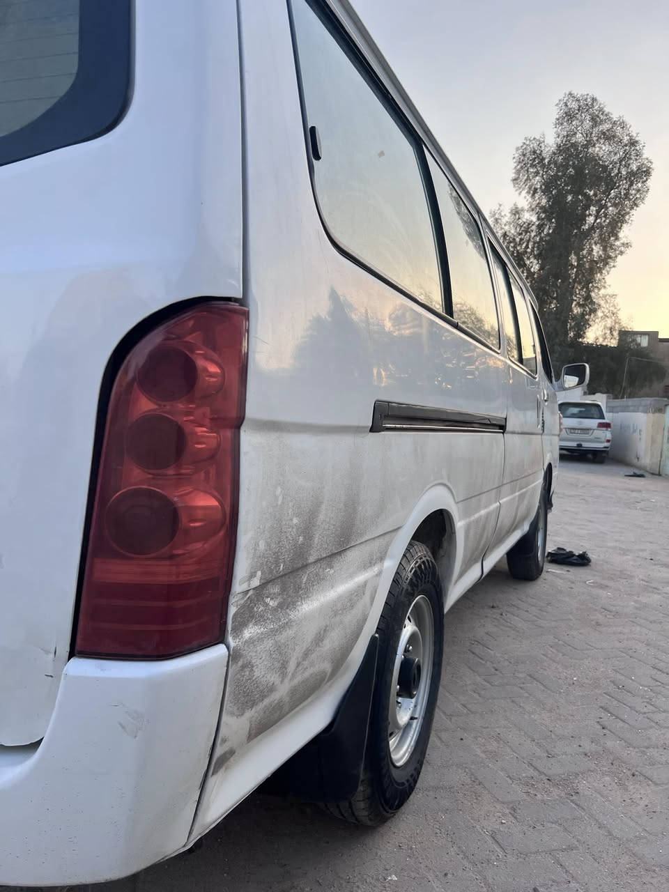 سلام عليكم جمبي موديل 2014 سياره بلادي ما عوزه شي بيه ضربه نص بنيد معمر بس ما مصبوغ وبين طخه ماشر عليه مكينه جديد قبل ٣اشهر شاده رقم كربلا تحويل وين متريد بسمي تحويل ثاني يوم 
عنواني بغداد زعفرانيه سعره ٨٥وبيه مجال شي بسيط 
ستفسار ***********
