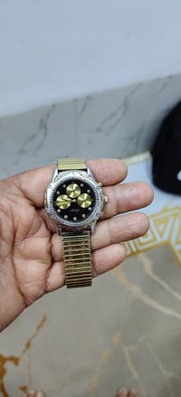 بسم الله الرحمان الرحيم 1- ساعة بونتياك سويسري فنتج اتوماتيك وتكويك 25...