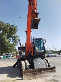 حفارة هيتاشي بي فايف ٢٠١٥ مشتغلة ٥٥٠٠ ساعة رقم أربيل جديد باسمي هزة ما...