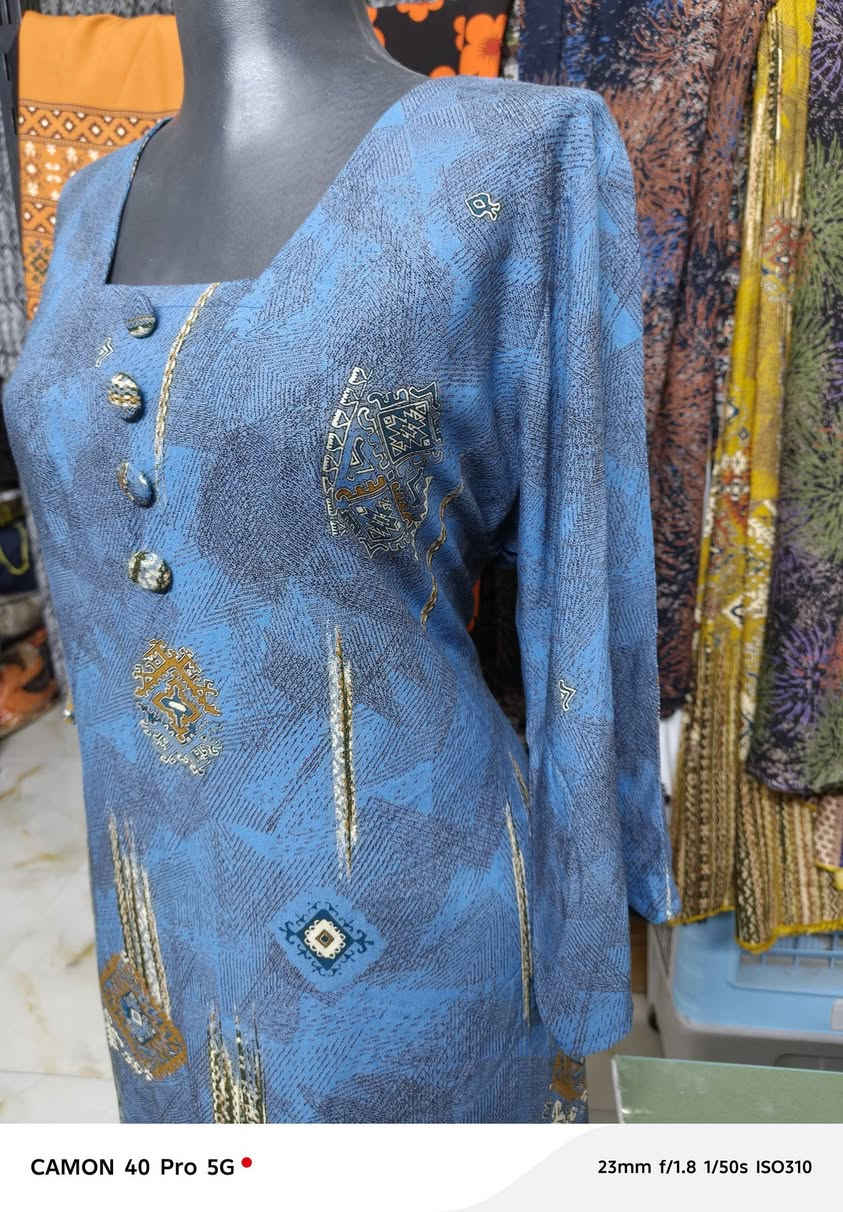 هلو بنات أي دشداشه بلمنشور موجوده سعر وحده ١٣ لاف ثنين ٢٥ آلاف توصيل ٣ دخلي حجزي *********** واتساب
