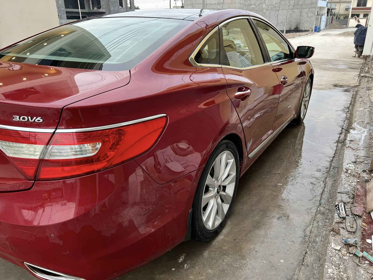 السلام عليكم شلونكم شباب الاعزاء 
موديل ٢٠١٣ 
باسمي 
السعر ١١٢ ورقه 
وارد خليجي
محرك ٣٠٠٠
الاستفسار على الرقم /***********
الله يرزق الجميع
