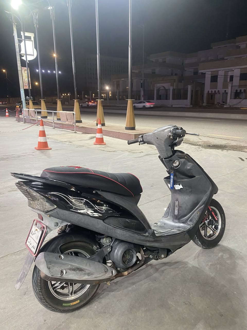 سلام عليكم للبيع ماكس مال رمبه مكفوله كفاله عامه برغي مامفتوح بيها  ختم واحد كلها بيها ويل نجمه وبيها دبل خلفيNCY وكلج امامي برغي مابيها نقص ٩٥٠ قفلها بدون عمله بغداد حي جامعه ***********
