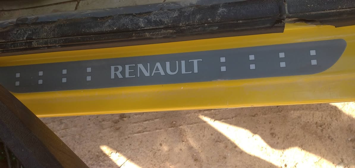 سلام عليكم للبيع رينو لوكان ٧راكب مصفرة هيئة وغرامات السيارة جديدة حدادية تخم تاير باتري جديد كهربائيات كلهه شغاله مكينتهه بيهه خيط بخار   رقم بابل دولي بسمي مداور ثاني يوم السعر ٥٥وبيهه مجال بسيط للاستفسار الاتصال ***********مكاني ديوانية قضاء غماس
