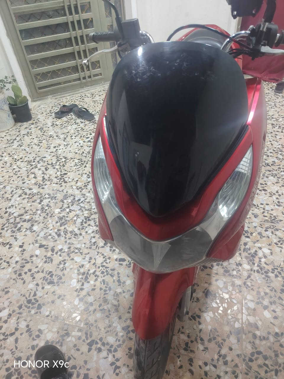 السلام عليكم للبيع دراجه pcxجيل اول  ياباني 
الاصلي دراجه جديده مال جناي
الاصلي دراجه كامله أستان كهربائي دراجه جديده الدراجه مكينه لوك برغي ممفتوح بيهه شلعا معدل خير من اللّٰه دراجه تكول جديده بمعنئ الكلمه واحلا من الصور دراجة مكينه مكفوله اي نقص مابيه
السعر مليون و300 وبيه مجال ***********
