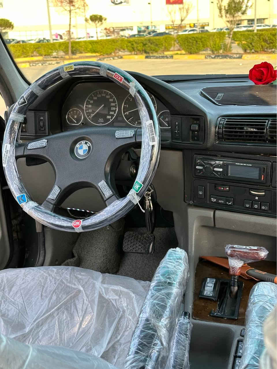 بەناوی خوای گەوره
‏BMW 525 مۆدێل 1990
گێڕ ئۆتۆماتیک سڵاید
جام کارەبا تەبرید
 نمونەیە لەجوانیا
ئاڕم پلاستیک هەولیر  
هیچ لێدراوی  نیە و بێ مەسروفە
 گێڕ مەکینە بەشەرتی سەد فیتەر
سعری(45) گەڵاو معامەلەیەکی برایانەیه 
لەسلێمانیم لە ڕاپەرین
***********
*********** السليمانية, العراق
