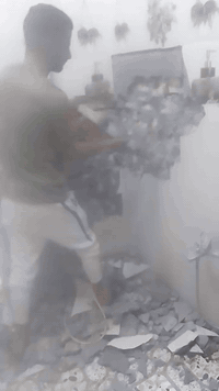 السلام عليكم موجود كادر تفليش تكشير جدران تفليش كونكريت قلع كاشي ورفع أنقاض وتنظيف  البيت من الجس ولبورك واتساب *********** رمضان المصري بغداد باب الشرجي
