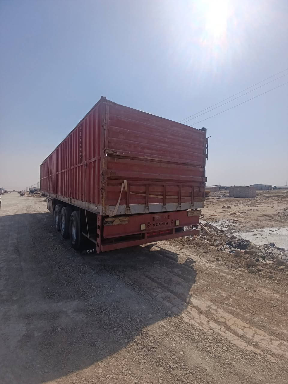 السلام عليكم عربانه للبيع طول 12،60 دناكير 13الماني 4تايرات جدد والباقي نص عمر كهربائيات كله شغاله ***********
