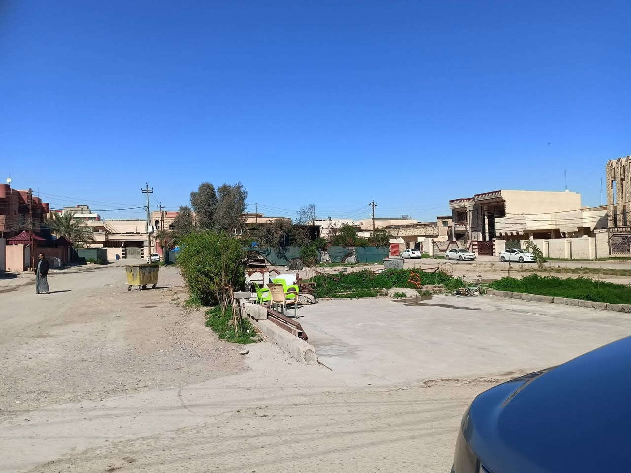 #دار_للبيع_الجمعية_ركن🏠
حديقة....عامة🌲
دار..مساحة..300 متر ..ركن .🎢
على حديقة.. عامه...طابق ونص
3نوم..صالة.. استقبال.. مطبخ 
الفرع..المقابل.. جامع.الفاروق..⬆️
مكتب الشام للعقار 👨‍💼
***********📞
***********
