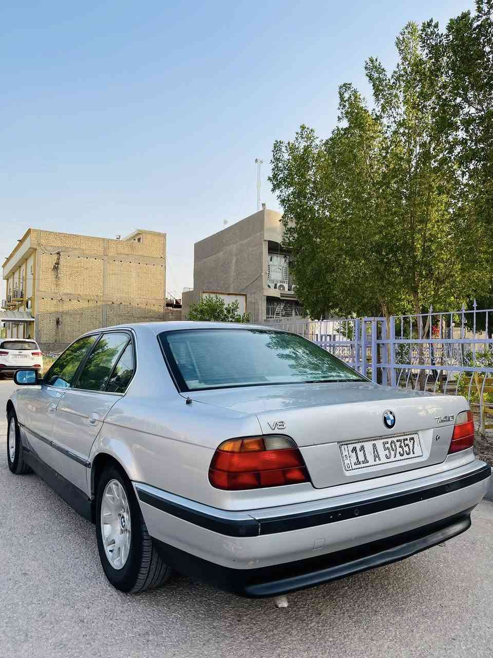 السلام عليكم BMW E38 خفاش للبيع او المراوس موديل 1995 محدثه 2000 بالكامل حجم 740 اصل مكينه وكير وتفرعات كلها السياره 40 
مكينه وكير كلش نضيفات تبريد شغال وثلج حداديه امامي خلفي كله جديد كهربائيات كلها شغاله سلايت جام شغال كشنات كهرباء وتدفئه ستيرن كهرباء دبل جام وكلهن شغالات ادامه كامله لمنضومة البانزين سنتر لك شغل تصعيد وتنزيل الجام من السويج السياره كلش حلوه وبدون نواقص ترايك وين متريد شرط 
رقم بغداد بأسمي هزه ورقم دولي جديد سنويه الى 2031 
بيها ضرر بالجاملغ الامامي الايسر 
السعر 65 وبيها مجال تعال شوف السياره وخادم مكاني كربلاء طويريج رقمي *********** 
***********.
