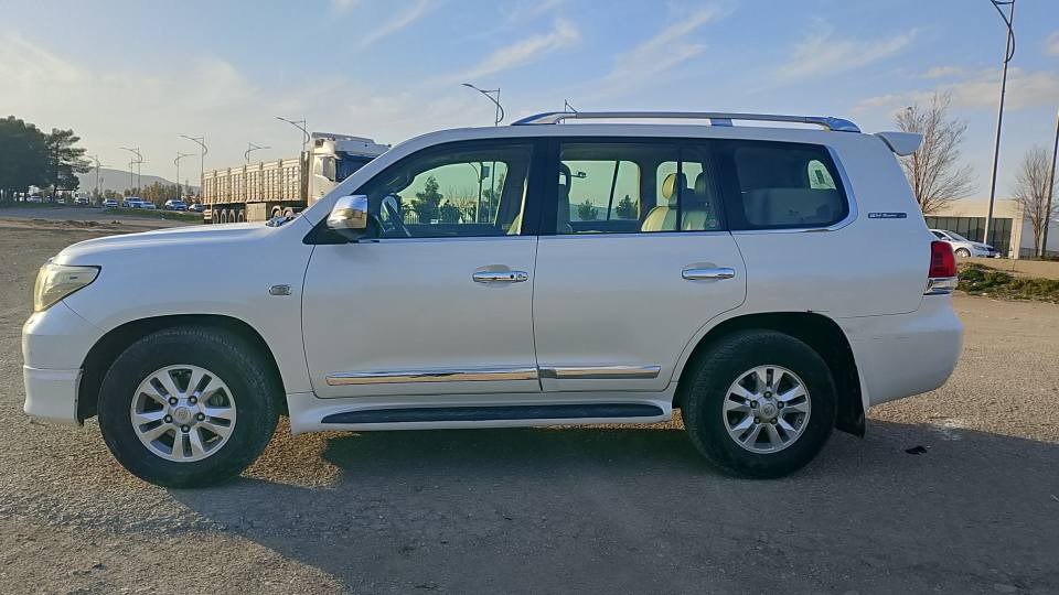 مۆدێل 2008مواسەفات لێگزز سلاید 
تەنها یەک پەڵەی بچووک بۆیاغ *********** السليمانية, العراق
