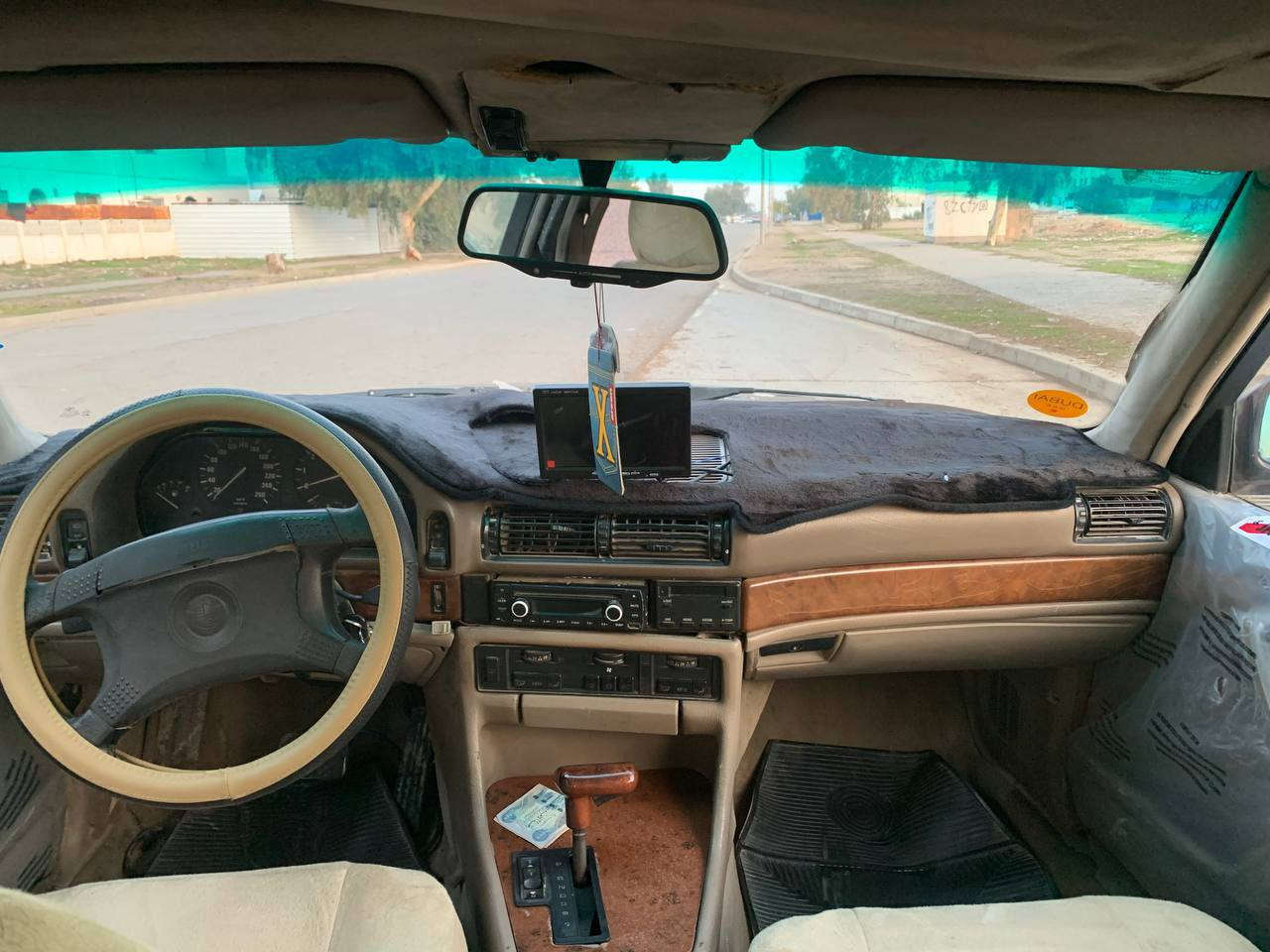 سلام عليكم BMW حجم 730 للبيع
سياره جاهزه مابيهه اي نقص فقط البك ياخر 
محرك صدر تخم تاير سياره جاهزه 
تحويل مباشر اترايك وين ميعجبك 
موديل 91 العنوان تكريت 
السعر 27 او بيهه مجال بصيط للاستفسار اتصل ***********
