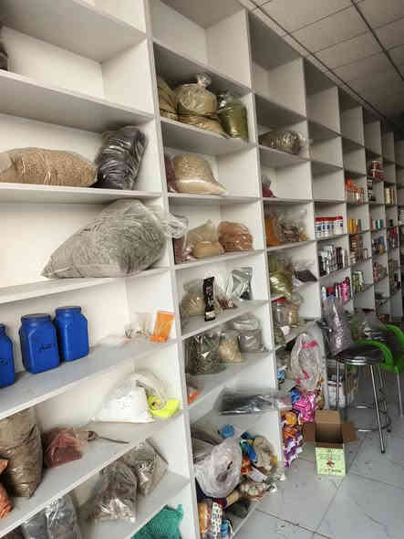 تصفيه محل كل ما موجود داخل المحل للبيع وباسعار اقل من الجمله 
المكان على اربع شوارع بين حي الوفاء ومهندسين سيف سعد للاستفسار التواصل على الرقم 0771 428 1642
