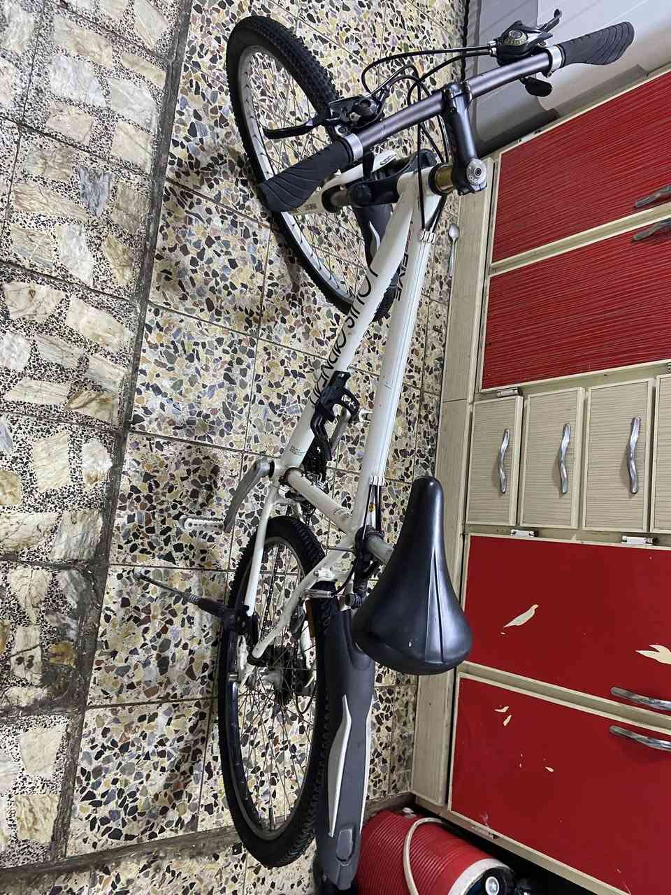 بايسكل جبلي اصلي شركة لويس 
قياس 26
الشة ميديام
السعر 225 الف وبي مجال بسيط
مكاني بغداد حي العامل
***********
