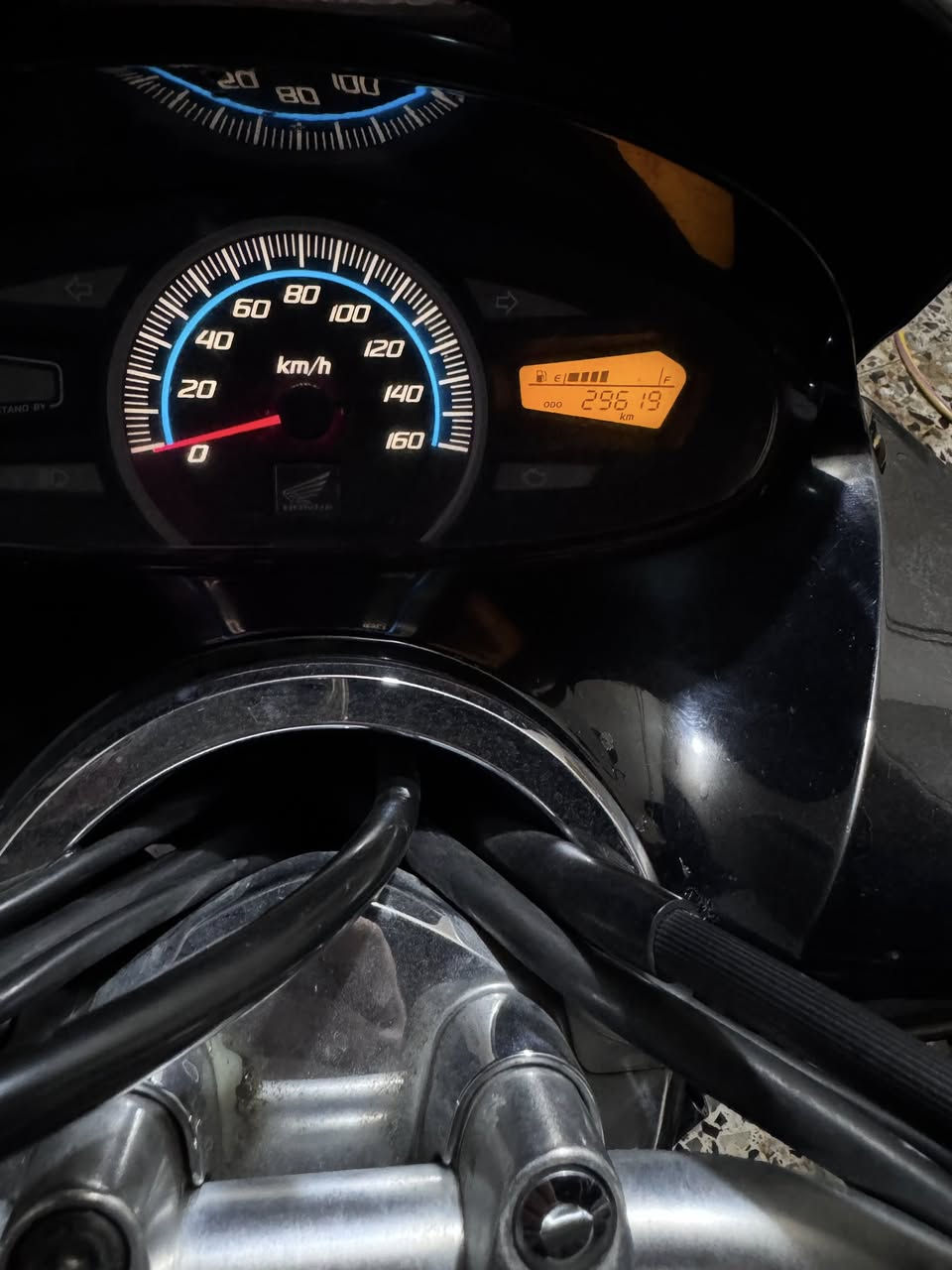 سلام عليكم PCX جيل اول ياباني JF
مكفوله كفر ومكينه بلادي شرط اذا مو تراي 
زيور والمكينه متسمع صوتهة تاخذه بلاش 
ماشيه 29الف ☑️ 
حساس ازدحام ☑️ 
حساس ستان ☑️ 
مكينه 125 ☑️ 
السعر 10 وبيه مجال مكاني الامين الثانيه 
رقمي *********** ماسنجر ممتواجد
