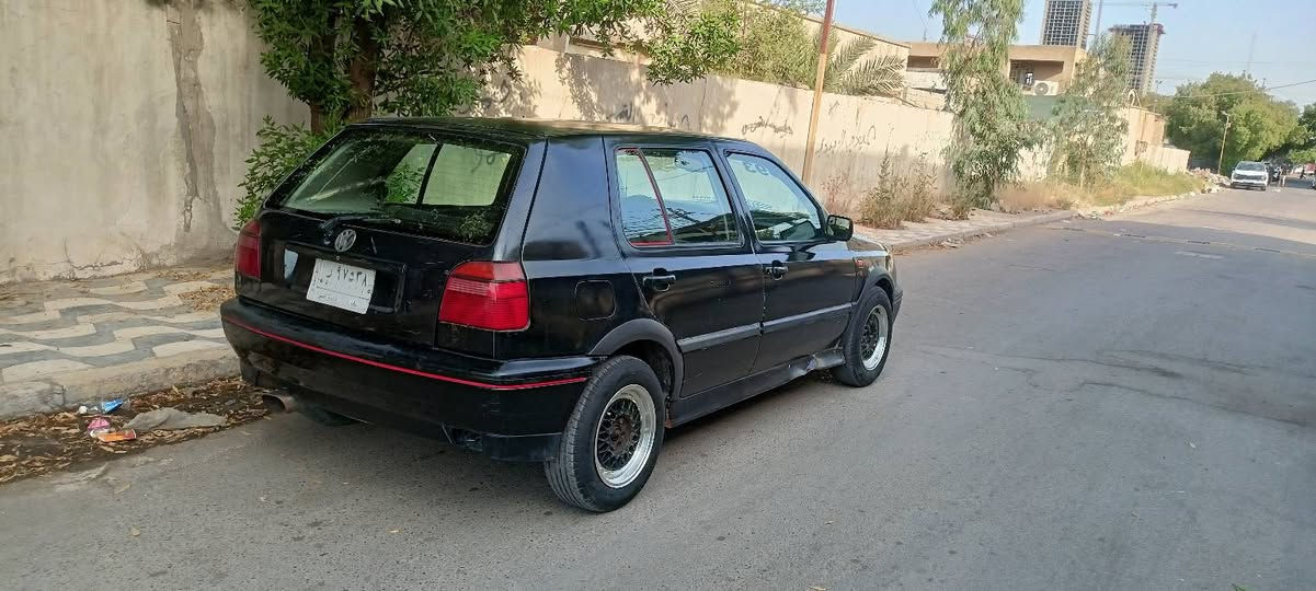 السلام عليكم فقط بيع كولف فينتو موديل 1993 كير أوتوماتيك كير ومكينة  2000 مكفول تبريد ثلج شغال كهربائيات كلها شغالة مصبوغة عام جمالية تخم تاير جديد ويل كمب باتري جديد صدر جديد رقم بغداد مشروع وطني تحويل مباشر السعر 35 بيها مجال قليل مكاني بغداد الزعفرانية رقمي *********** السيارة فقط للبيع معروضه بدون مراوس مكلف بالنشر اتصل عالرقم
