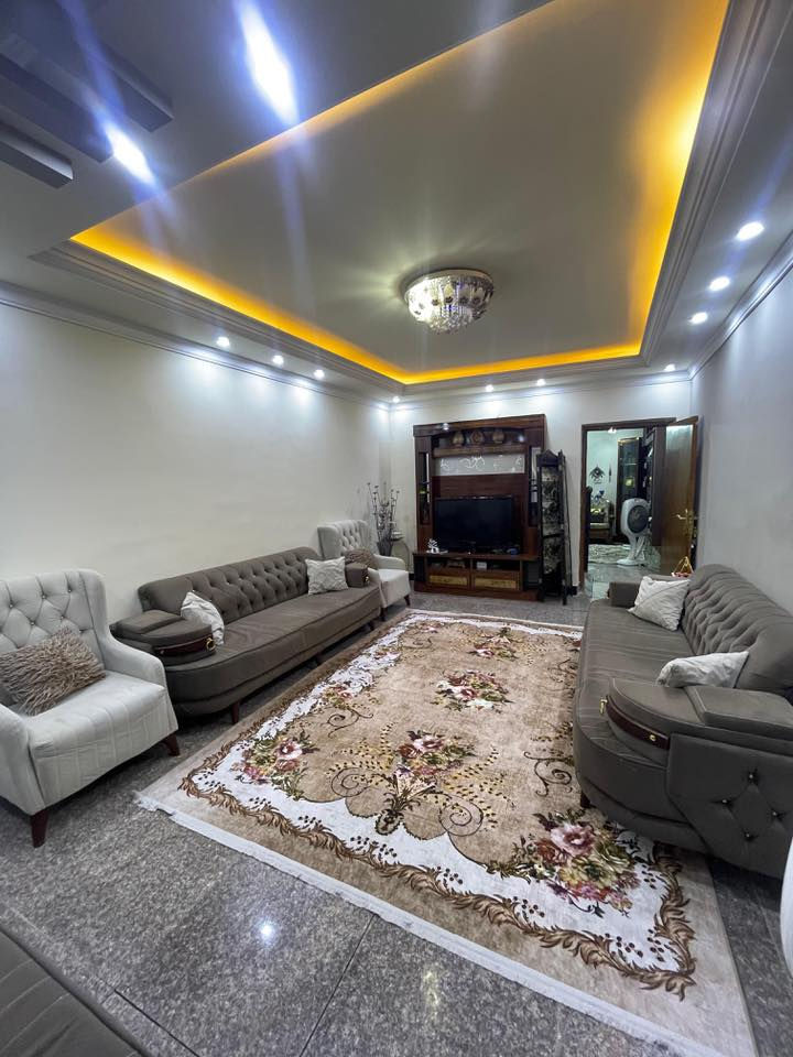 دار للبيع 

 

المساحة ١٥٠ الواجهة ٧.٥ نزال٢٠

الطابق الاول صالة،مطبخ حار وبارد,هول داخلي، غرفة نوم ، صحيات، منور عدد ٢

الطابق الثاني غرفة نوم عدد ٢ ، حمام ، غرفة ساندوتش 

الموقع حي الجهاد ديوان المخابرات قريب جدا على الشارع العام

للتواصل والاستفسار ***********
