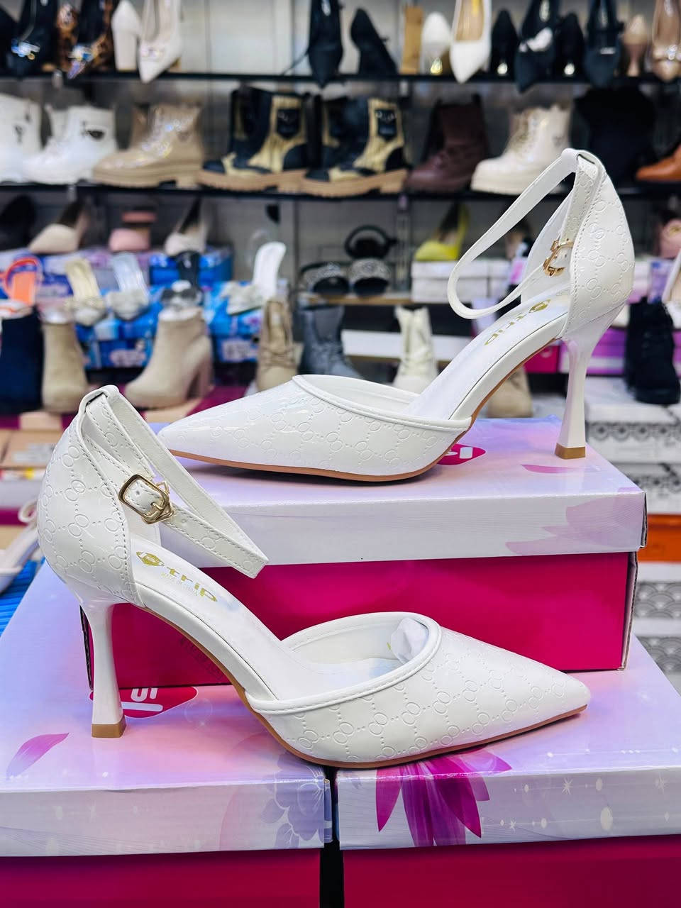 وصلتنا $   ، موديلات جديدة مختلفة 😍
أحدث الموديلات لـ 2026 
 
✅ تميزي بإطلالة جميلة وساحرة مع (#محلات_فاروق_عمر )

#تخفيضات 
يتوفر حذاء نسائي  طبي 
القياسات كامله من 37_41
سعر القطعه  15.000

🌺 تواصلي عبر الخاص واطلبيه الآن قبل نفاذ الكمية او واتس ***********

العنوان/ الفلوجة  شارع كراج الفورتات خلف الحديقه العامه قرب___ مول الوليد___
تتوفر خدمة التوصيل لكل العراق ب🚕
إلى بغداد خلال 24 ساعة - وإلى المحافظات خلال 48 ساعة
