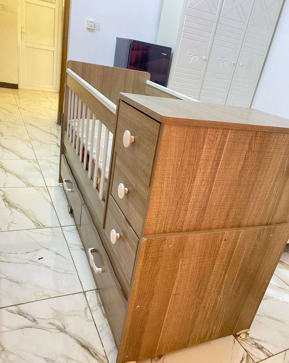 شونكم ماميات 🤱🏻🥳
عدنا سرير طفل خشب تركي 
 هزاز لعمر ٦ سنين
بي مجرات سفليه وجانبيه 
مامستخدم 
دوشك تركي وياها مامستخدم 
 
اشتريناها ٥٥٠ هي ودوشك 
اريدها ١٥٠ هي ودوشكهاا


**إذا كنت صاحب هذا الإعلان وتريد حذفه لأي سبب، رجاءا أرسل رسالة إلى الدعم الفني**