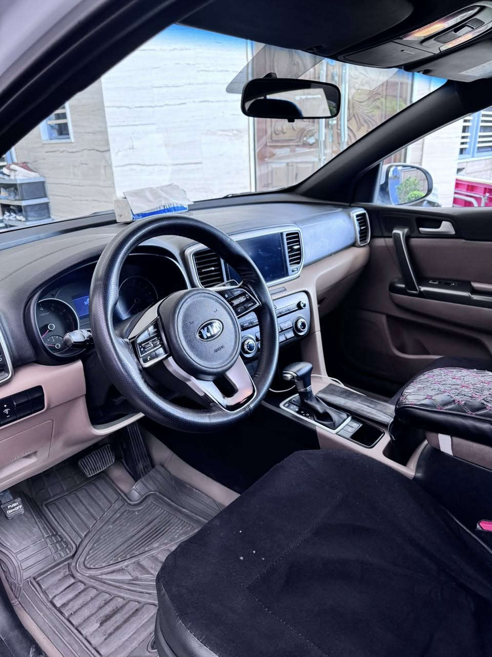 السلام عليكم سبورتج خليجي مديل 2021
رقم بغداد تحويل ثاني يوم محرك  2000 ممشه السياره 146الف كيلو 

مواصفات السيارة نص فول تجي مري شفط

حساسات خلفية كامره دوار السياره مكفوله من الصبغ بيها ملاحظات تكحيل بسيطة سعر 190 وقابل للتفاوض 

التواصل على الرقم مكان السياره بغداد

***********
