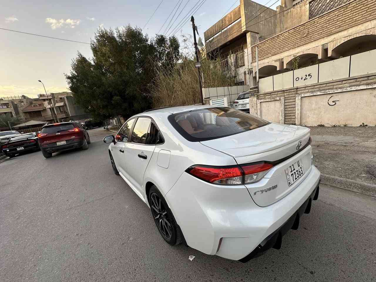 السلام وعليكم
للبيع كورلا هايبرد شكل S موديل 2024 
سيارة يجي بيها ضمان سنتين بلبطاريات من شركة الحلو ضمانها بعدله 10 اشهر تقريباً لسيارة تختلف عن الموجودات كلها بلاديه مابيها ايي شغل عمل حتى دقة الشاشه تختلف. داخل دشبول وبيبان لونين يجي بلادي بيبان جلد ويدات بيانو بلاك مو بلاستك لون السيارة صدفي
 
كشنات جلد لونين جملي ورصاصي بلادي 
كشن كهرباء 
فئة HEV
فتحة سلايد روف
تبريد قطعتين 
شاشه عدادات دجتل 
سبايدر خلفي بلادي 
رادار امامي
قيادة شبه ذاتيه 
كروز سرعه 
لد دشبول GR 
سستم ايرباكات 8 
جام 4 اوتو 
ويل رياضي 17 
اوتو هولد وهند بريك كهرباء 
لسيارة ماشيه 45 الف كيلو ولسيارة كلها بلاديه وضع شركة ممبدل بيها شي نهائياً ومكفوله كفاله عام من عدا 8 حالوبات تقريباً بلقمارة فقط ومو قويات خفيفات مو كلش مبينات
سعر السيارة 163 ورقه 
***********
