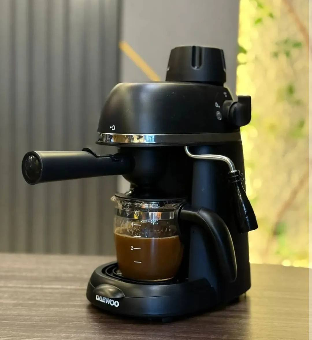 جهاز القهوة الاسبريسو 

من ماركة DAEWOO البريطانية بالة جديد غير مستخدم بالكارتون
شرط اصلي مصنع لبريطانيا🇬🇧
ضغط 3.5بار مع ستيم بخار رغوة كامل

سعر 75.000 دينار 
توصيل لكافة محافظات 
***********
