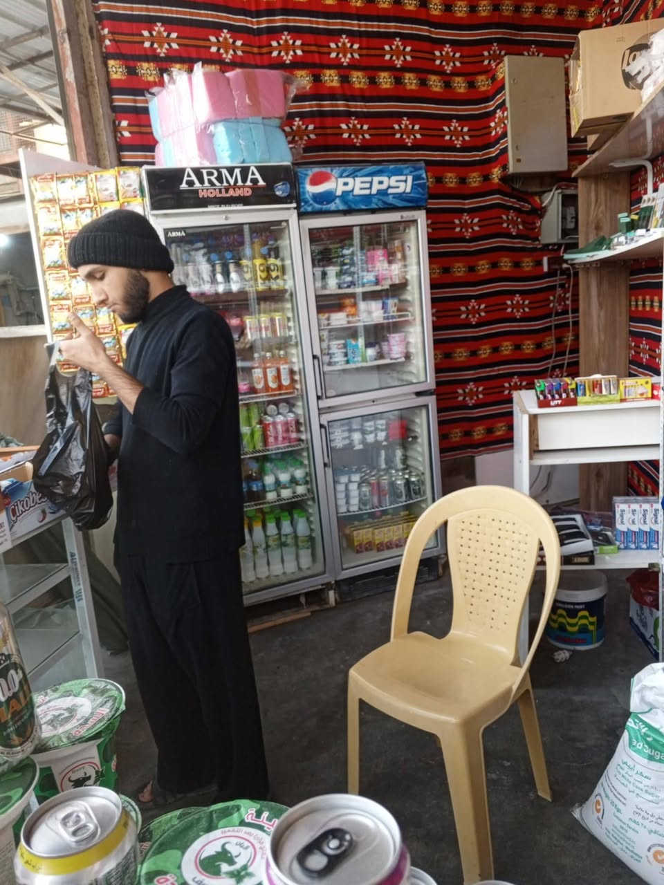 اسواق للبيع في حي الصناعي شغاله وكشك شاي سبب البيع عدم التفرغ السعر مناسب ***********
