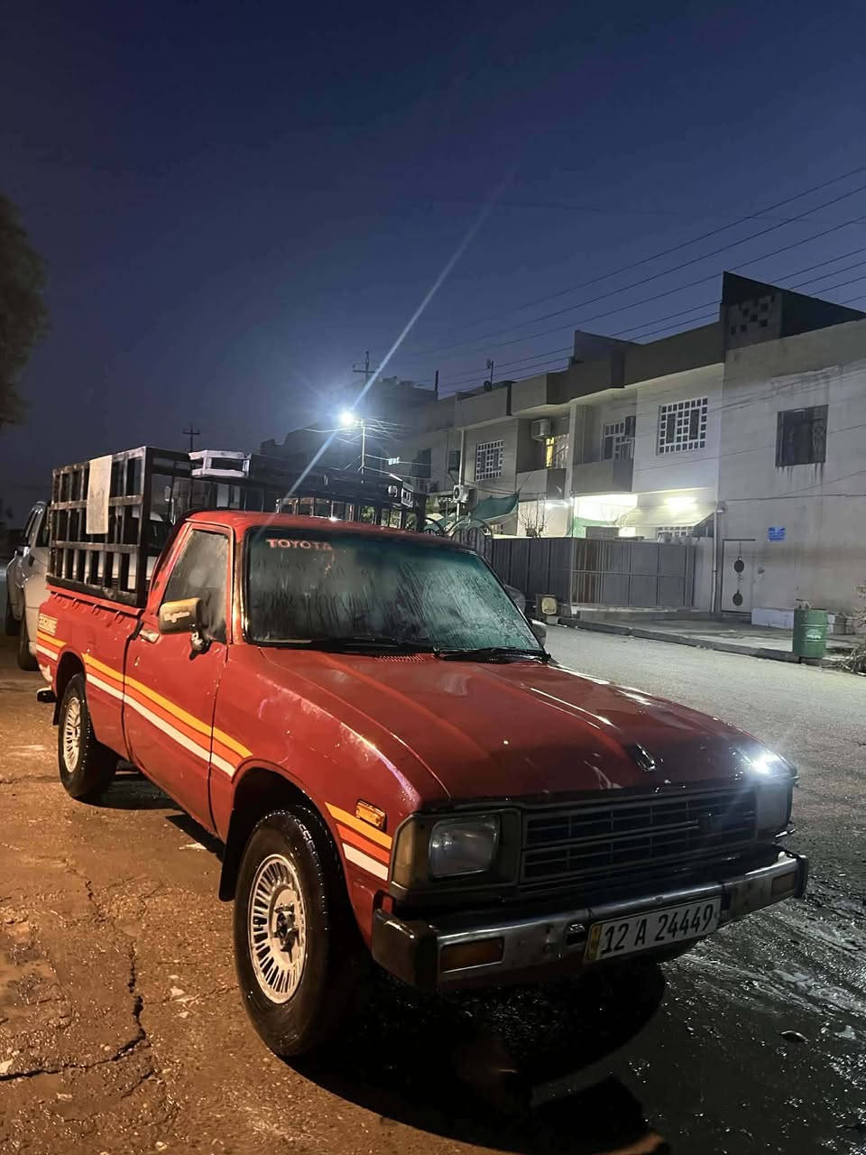 السلام عليكم ورحمة وبركاته
بكم  موديل 1982
بسمي كربون بنزين 
السعر 37وبي مجال 
باقي التفصيل الانتصال 
عل رقم ***********
