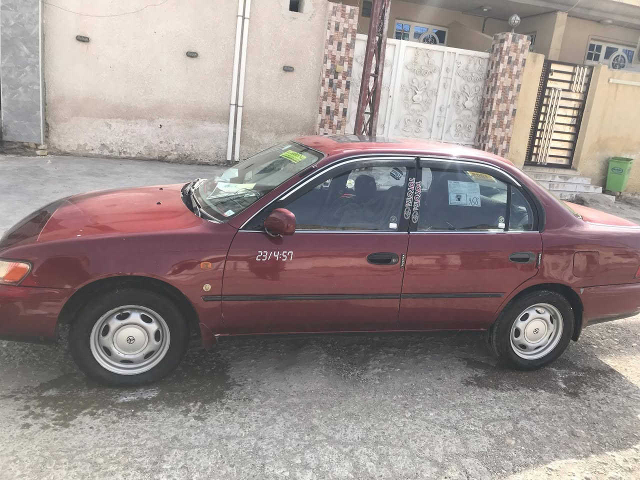 السلام عليكم كورلا مديل 95نظيفة كما موضح في الصور سنوية الى 2028
تخم تاير جديد 
حدادية ومشط جديد 
دواخل نظيفة 
الكهربائيات جاهزه 
بدون خياس
 تبديل جاملغ وبنيد بدون دواخل سونار موجود 
السعر ٦٥ وقابله للتفاوض الاتصال على الرقم ***********
