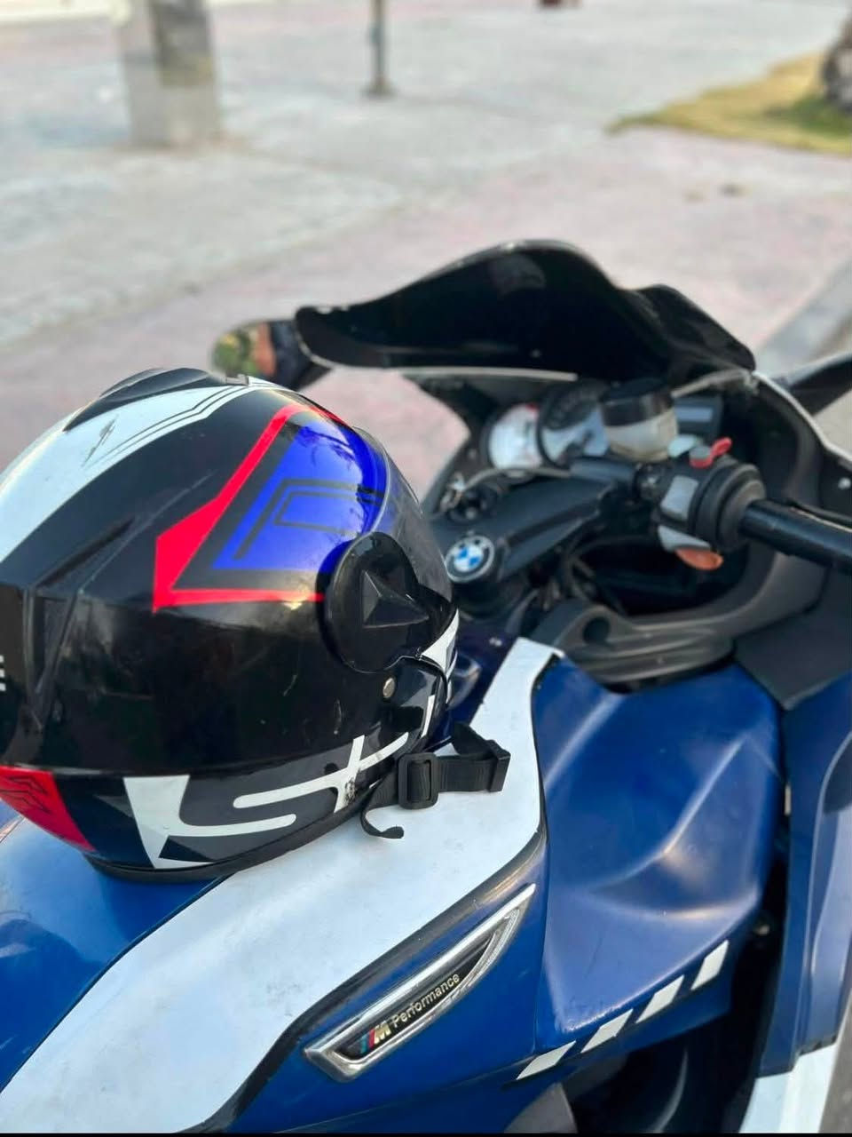 سلام عليكم بطح BMW_k1200s
موديل2006 الدراجه خير من الله مكينه و كير 
الدراجه طياره و ترايك وين تريد و كلشي شغال بيهة 
مكان الدراجه الكاضميه 
*********** مستعجل عله بيعتهه مراسله واتساب
