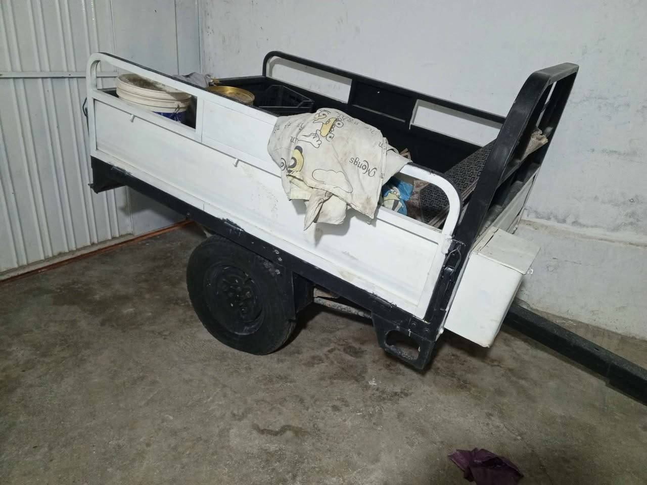 عەرەبانەی زۆر خاوێن و بێ خایس و ڕزیوی تایەکانی لۆکن و ئەوەش ژ.م*********** Singapore
