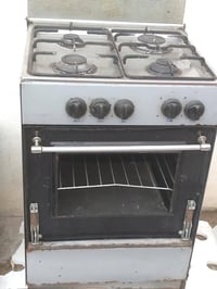 غراض مستعمله للبيع الماطورات الشحن الابيض شغال كامل بس اللشه مكسوره وا...