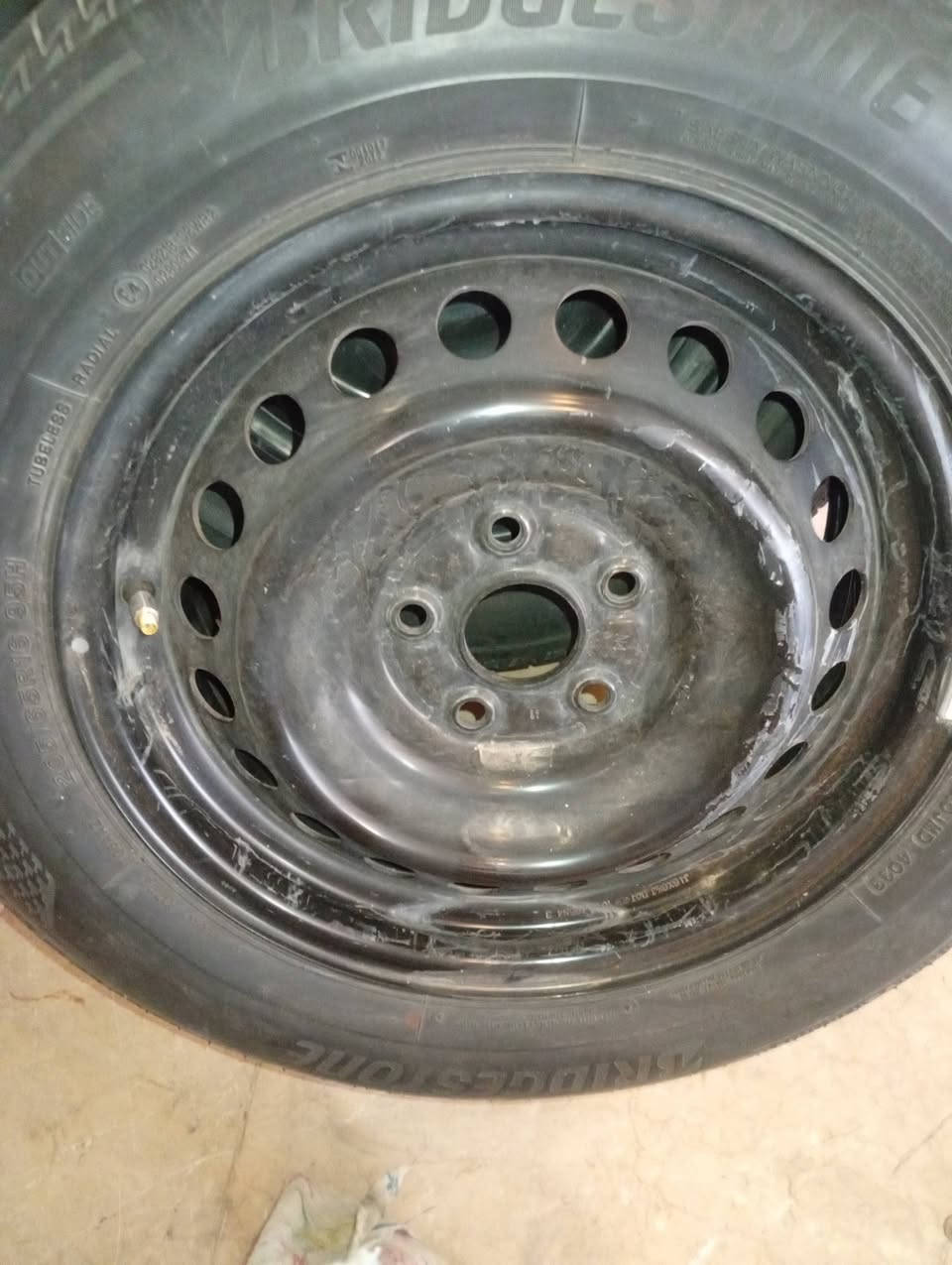 زوج تاير ويل اسود جديد لوك قياس 205/60/16
سعره 150 الف 
مكان بغداد الكريعات ***********
