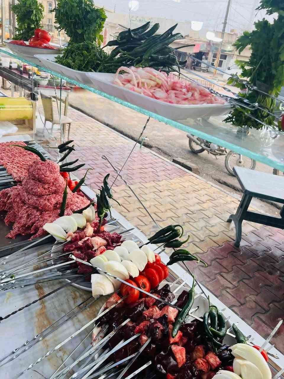 مطعم ومشويات المضيف يرحب بكم
دجاج محشي تمن مرق 10000الاف كيلو كباب دجاج 16شيش مع مقبالات كل هذا بس 10000تالاف دينار وتوصيل مجاني داخل كياره 

ويوجد توصيل خارج كياره

اتصل ودلل ***********
