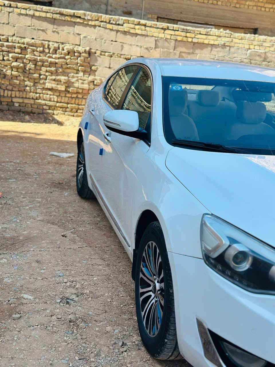 السلام عليكم.
كيا كادنزا موديل 2015 خليجي 
بصمة بيبان _ اشاير ترحيب _  اشاير مري _ مري شفط  وحساسات خلفي  _ تبريد قطعتين _ بردة خلفية _ ستيرن _ شفتات ستيرن للكير SPORT_ مثبت سرعة كروز _ تحكم ملكي الكشنات الورة مع حامل اكواب _ تحكم ستيرن كهرباء _  كراسي الامامية كهرباء  _ ويل كب 19 ملكي _ محرك V6 3.5 المرغوب السيارة جاهزة تخم تايرات باتري جديد حدادية جديد كاملة 
السيارة رقم ذي قار  الجديد مشروع وطني وداخلة هزة بسمي مداور ثاني يوم مكاني ذي قار السعر 138 وبيهه مجال 
الاستفسار ***********
