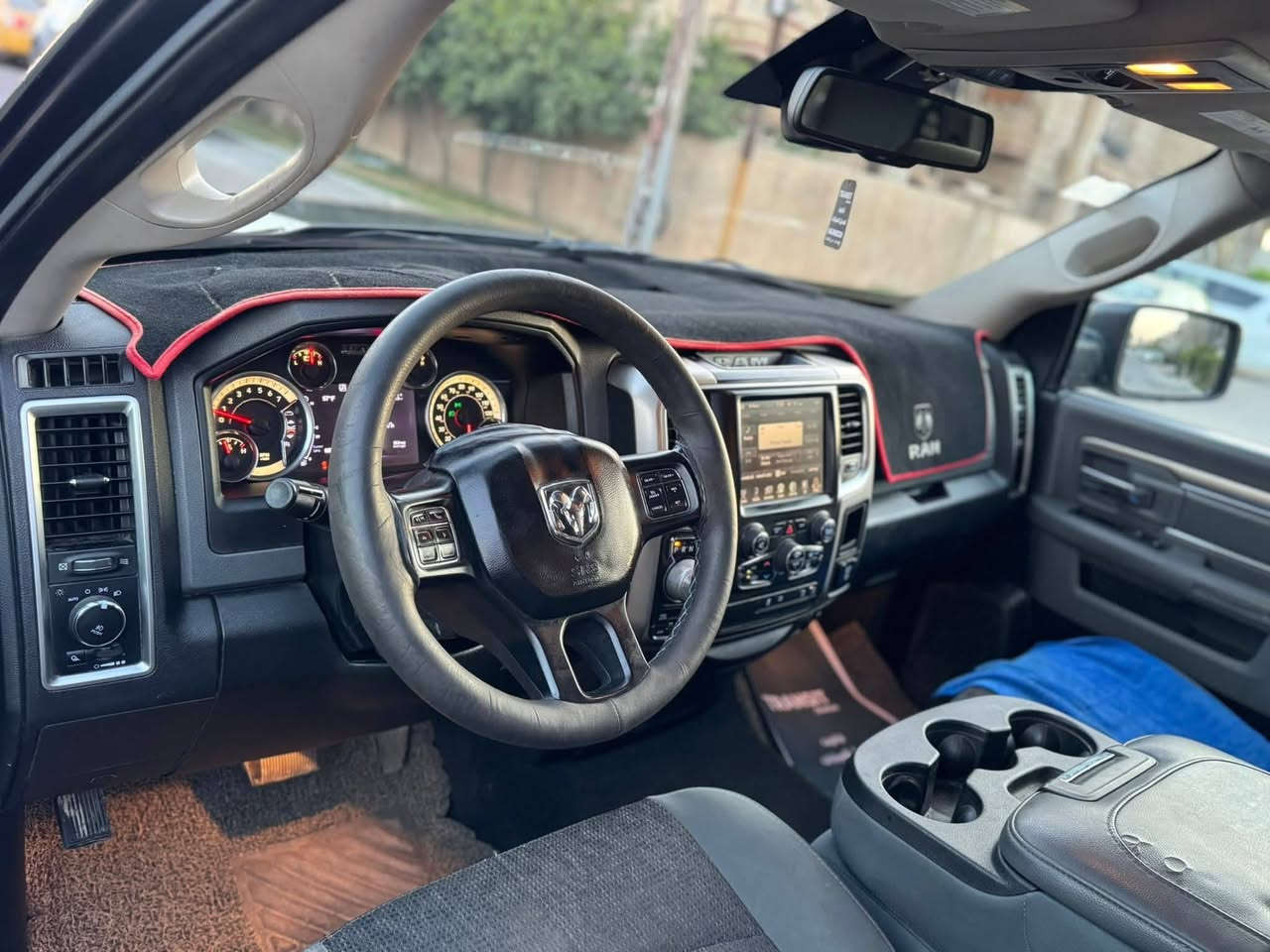 Dodge ram big horn 2017
رام 2017 بك هورن ماشية 125 الف ميل حادث من امريكا شخط صفحة اليمين وشوية باب البدي بيه ايرباك دشبول مواصفات :
-محرك 5700
-تشغيل عن بعد
-حساسات امامي خلفي
-شاشة كبيرة مع كامرة خلفية داورة
-شاشة معلومات وكبيرة
-تبريد منفصل
-جام خلفي كهرباء
-دبل تحكم ستيرن
-اشارة بالمرايات
-ويل حجم 20 
سيارة جديد جدا وجاهزة بدون نواقص كير محرك كفالة شرط ولا كلوب مشتغل بالدشبول مكاني بغداد الدورة

سعر 168وبيها شي بسيط
***********
